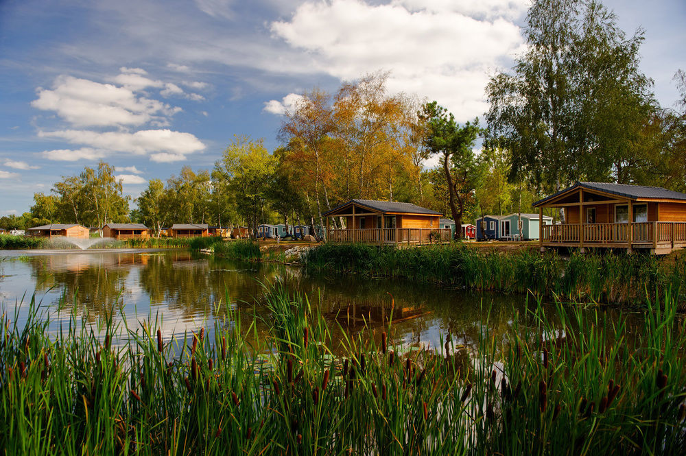 Le Village Du Lac Caravan Park Брюж Экстерьер фото