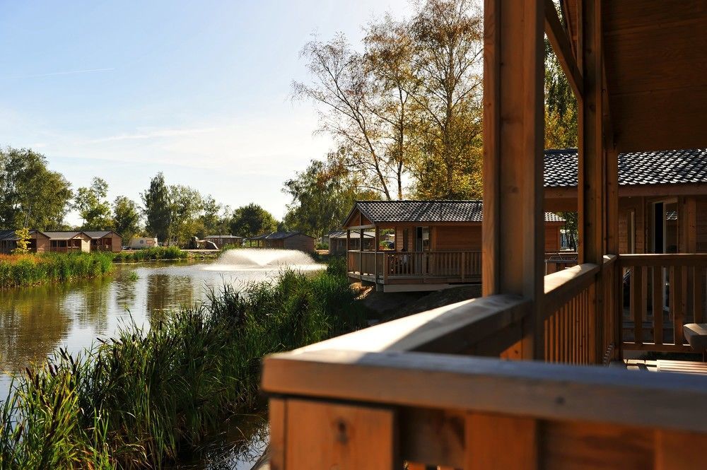 Le Village Du Lac Caravan Park Брюж Экстерьер фото